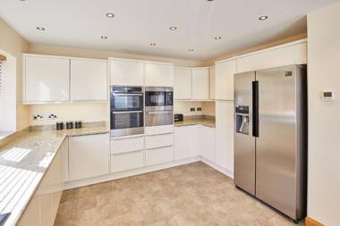 Host & Stay - Cliff Road