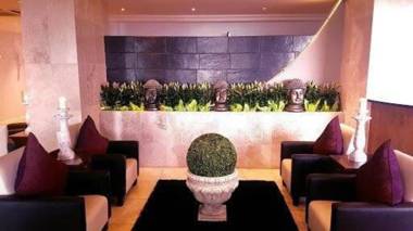 Admiralty Hotel & Restaurant