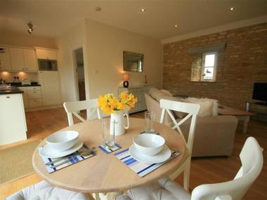 Saddlebacks Barn BURFORD