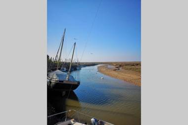 Blakeney Norfolk Bramble Lodge ***Self Catering***