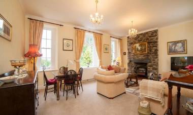 Ravenscliffe Lodge