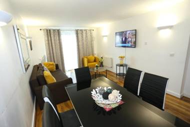 Lovely View 2 beds 2 bath Apartment London