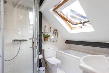 Stunning character 2bed Cottage in St Albans Wifi