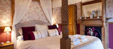 Twin Oaks Guest House