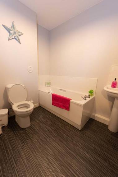 PREMIER - Wishaw En-Suite Apartment