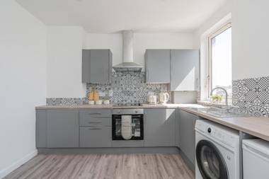 Apartment beyond forth Bridges - 3bed free parking