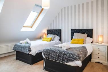 Modern Contractor House & Garden & Free Parking by ComfyWorkers