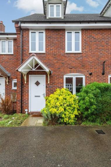 Modern Contractor House & Garden & Free Parking by ComfyWorkers