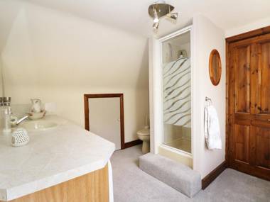 Miswells Cottages - Lake View