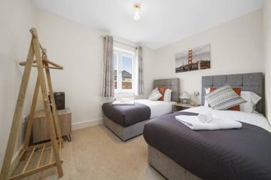 London Heathrow Living Holywell Serviced Houses - 3 and 4 bedrooms