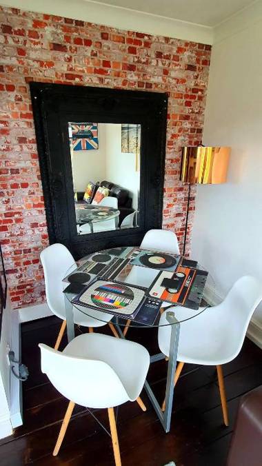 3 Bed House Stunning Views And Free Parking