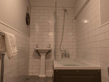 The Lion Pub & Grill