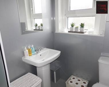 One Bedroom Apartment by Klass Living Serviced Accommodation Blantyre - Welsh Drive Apartment with Wifi