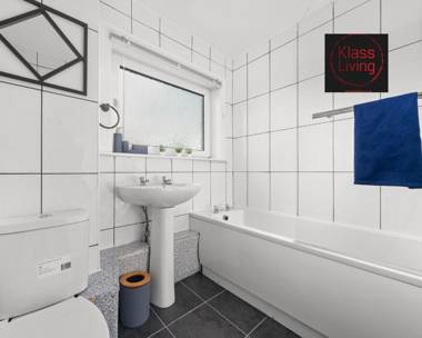 Three Bedroom Apartment by Klass Living Serviced Accommodation Coatbridge- Berwick Apartment With WiFi and Parking