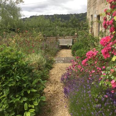 Large Boutique Holiday House with hot tub near Bath