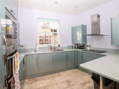 The Dolphins Shaldon