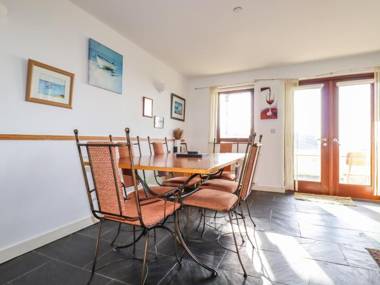 White Lodge Apartment