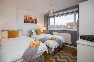 Contractor House & M54 & Free Parking by ComfyWorkers