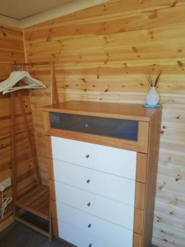 Peaceful Cabin Retreat in Skegby