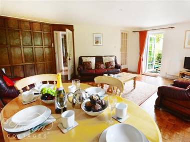 Sixpenny Cottage UPWEY WEYMOUTH