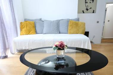 Gorgeous 2 bedroom 2 bathroom Woolwich