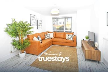 Ivory House by Truestays - 3 Bedroom House in Stoke-on-Trent