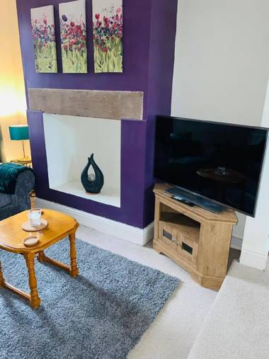 Selston House beautiful cottage Home for 5 Guests Cul-de-sac on Private road