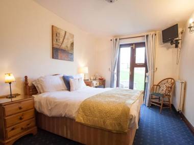 OYO Ye Olde Bowling Green Inn