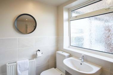 Host & Stay - The Snug