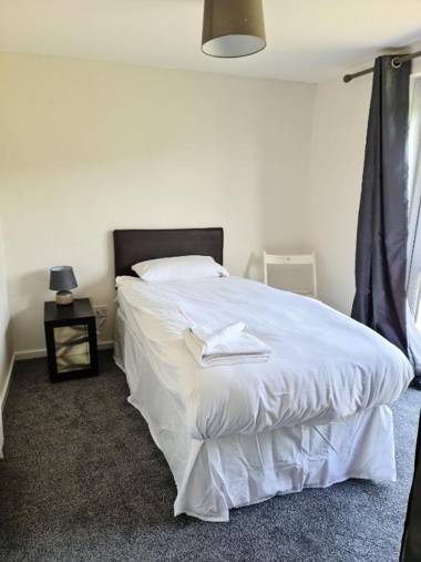 Warsett Crescent 5 bedrooms near the coast.