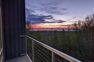 Modern 4BR Loft- Denali View Roofdeck Pool Table