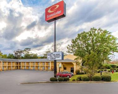 Econo Lodge Inn & Suites Evergreen