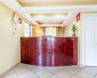 Econo Lodge Inn & Suites Evergreen