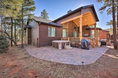 Luxurious Lakeside Cabin with Private Hot Tub!