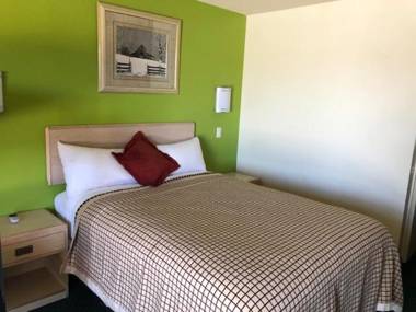 California Inn Hotel and Suites Adelanto US 395