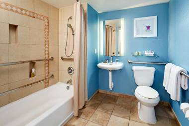 DoubleTree Suites by Hilton Doheny Beach