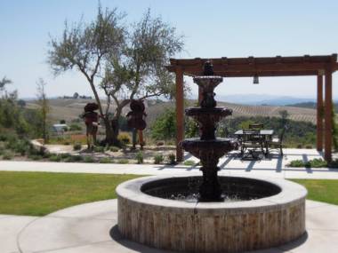 Croad Vineyards - The Inn