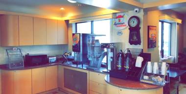 Super 8 by Wyndham Hartford