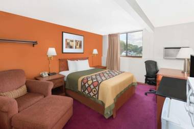 Super 8 by Wyndham Algona