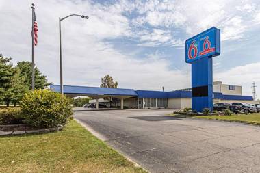 Motel 6-Pekin IL