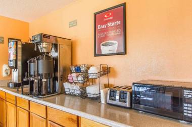 Econo Lodge & Suites Pekin