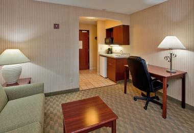 Holiday Inn Express & Suites Lansing-Leavenworth an IHG Hotel