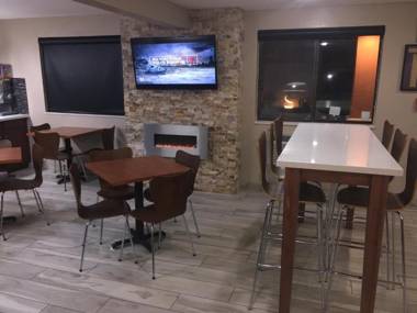 Super 8 by Wyndham Mayfield