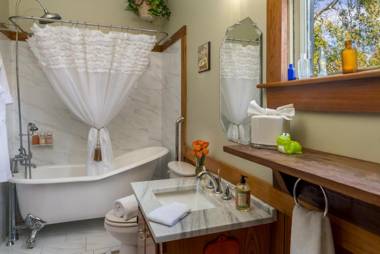 Maison D'Memoire Bed & Breakfast Cottages