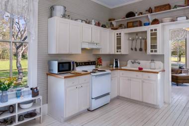 Maison D'Memoire Bed & Breakfast Cottages