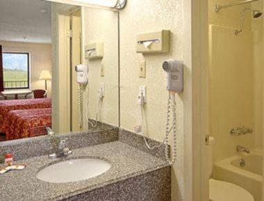 Super 8 by Wyndham Rayville