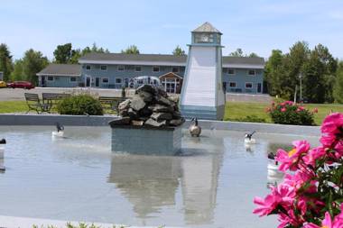 Vacationland Inn & Suites