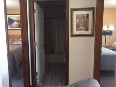 Milford Motel On the River