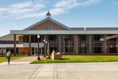 Hillsdale College Dow Hotel and Conference Center