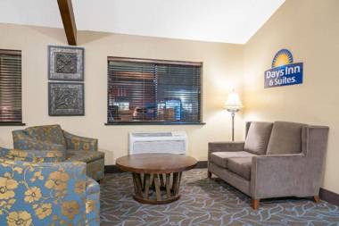 Days Inn & Suites by Wyndham Baxter Brainerd Area